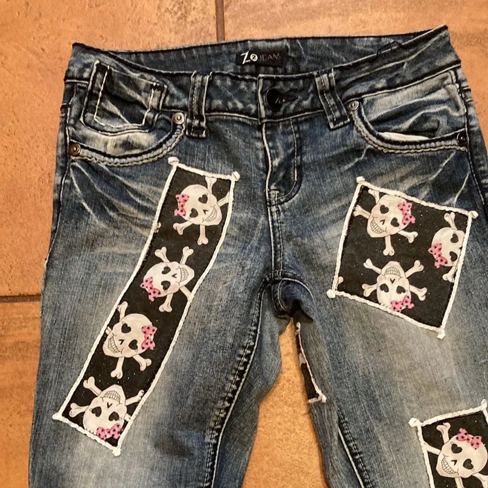 Z2 Brand Jeans 28” x 30 Embellished skulls 1ofAkind - Picture 2 of 6